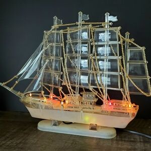 LED Vintage Lit Transparent Ship Model